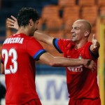 Esteban Cambiasso, right, celebrates scoring against FC Vaslui with Andrea Ranocchia