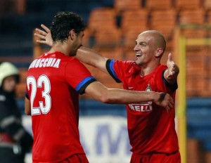 Esteban Cambiasso, right, celebrates scoring against FC Vaslui with Andrea Ranocchia