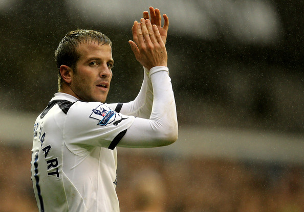 Rafael van der Vaart leaves Tottenham and goes to Hamburg