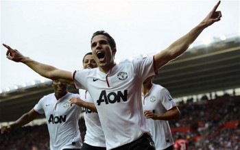 Van Persie scores hit hatrick against Southampton