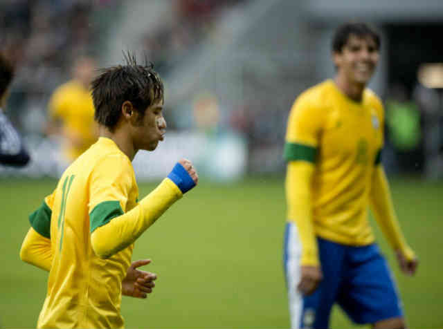Neymar scored twice against Japan in an easy 4-0 victory