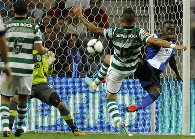 Superb backheel goal by Jackson Martinez for FC Porto