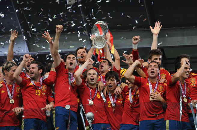 The Spanish National team 'La Roja' win trophies in spite of the fact that they play without a striker...
