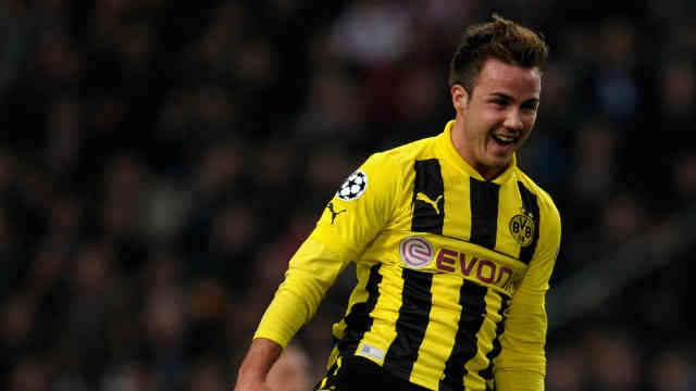 Borussia Dortmund stormed into the knock-out stages of the Champions League with a resounding 4-1 win over Ajax