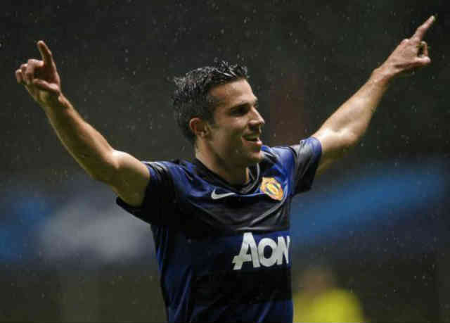 Van Persie continues to rise with Manchester United