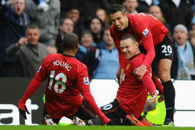 Manchester United overcame Sunderland 3-1 to restore their six-point lead at the top of the Premier League