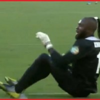 Congo’s goalkeeper Robert Kidiaba does his trademark ‘butt dance’ celebration as  DR Congo and Mali draw 1: 1