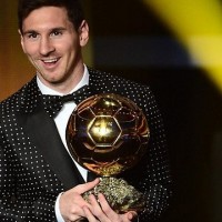 It looks likes Lionel Messi does it again by winning the Ballon d'Or 2012 for the fourth time in a row now.