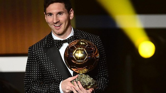 It looks likes Lionel Messi does it again by winning the Ballon d'Or 2012 for the fourth time in a row now.