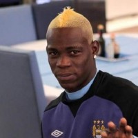 Mario Balotelli is looking very happy with his new haircut
