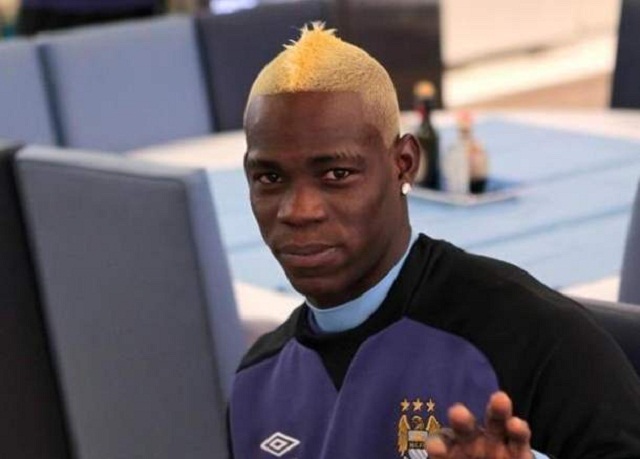 Mario Balotelli is looking very happy with his new haircut