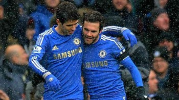 Mata celebrates his goal with Oscar as Chelsea managed to keep their win to the end against Arsenal