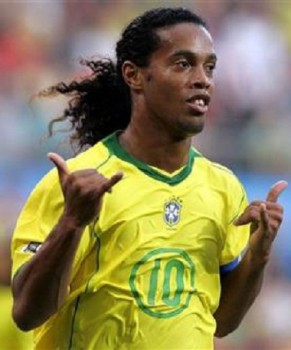 Ronaldinho, voted best player last season in Brazil, the playmaker of Atlético Mineiro, aged 33, will play under the jersey of Brazil yet once again.