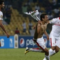 Youssef M'Sakni scored a brilliant last-gasp winner for Tunisia to give them a Group D victory over Algeria in the African Nations Cup