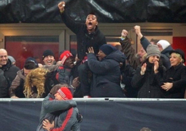 Balotelli and Robinho going mental after Milan's victory over Barcelona