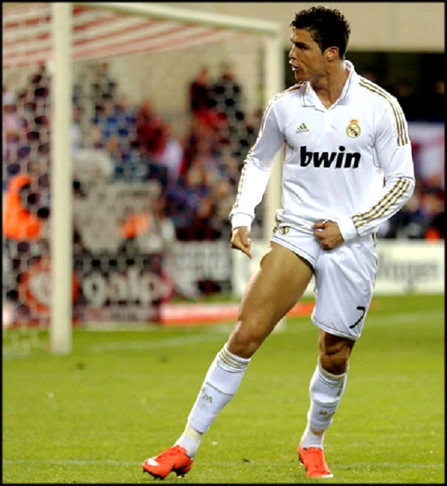 Cristiano Ronaldo showing his right leg muscles after scoring a goal in Atletico Madrid vs Real Madrid.