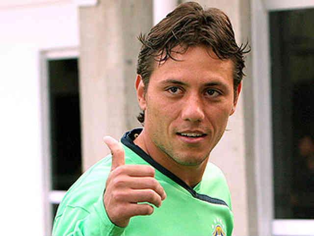 Diego Alves could be next goal keeper for Barcelona after Victor Valdes