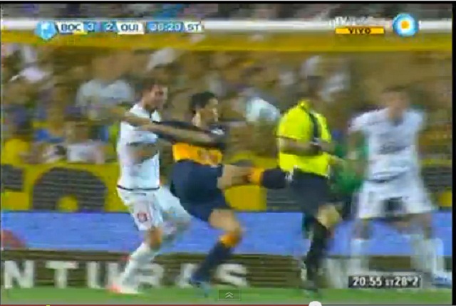 Fantastic Goal by Guillermo Burdisso Boca Juniors 3 -  2 Quilmes- This is a strong candidate for the Puskas goal of the year.