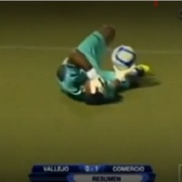 It happened in the Peruvian championship, an incredible event.Really not fair, but it's a goal..