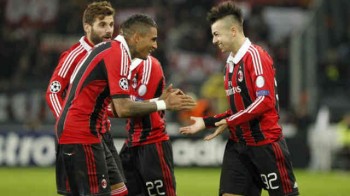 Kevin Prince Boateng brings their team a first goal and celebrates with El Sharraway