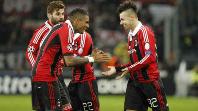 Kevin Prince Boateng brings their team a first goal and celebrates with El Sharraway