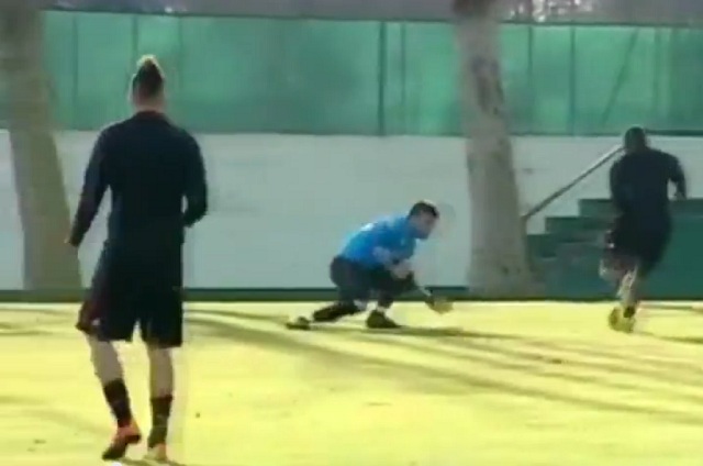 Mario Balotelli playing with Stephan El Shaarawy for the first time. These two will do some damage. In this video we see them enjoying playing together and scoring goals in a friendly game in Italy. 