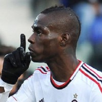 Mario Balotelli scored a decisive penalty for the second match in a row as AC Milan drew 1-1 at Cagliari.