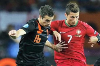 The clash between two giants, Robin Van persie and Cristiano Ronaldo, here playing with their national teams but Wednesday in their respective clubs Man United and Real Madrid-