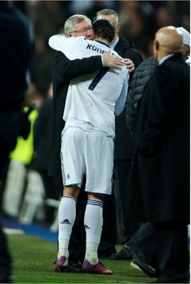 Touching moment- Ferguson and Ronaldo hug each other like father and son