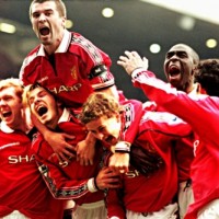 Scholes, Beckham, Keane, Giggs and Teammates Celebrate goal.