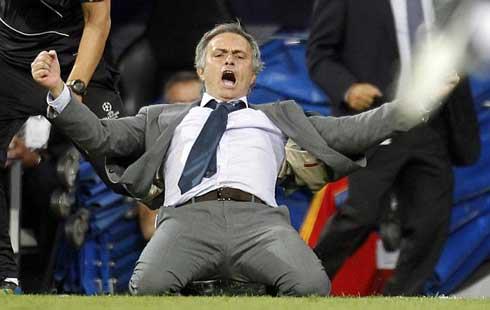 "The Special One" Jose Mourinho slides on his knees in celebration