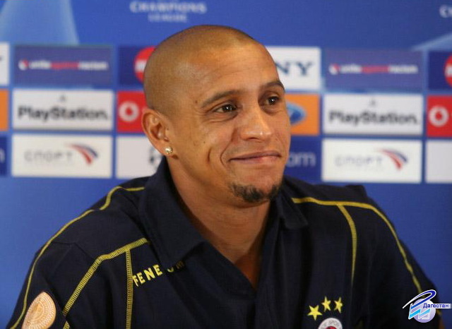 Brazilian legend Roberto Carlos has shrugged off suggestions Barcelona's era of world domination is over and believes they are the best team in the world.