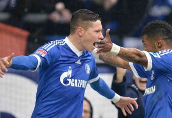 Julian Draxler celebrates his opener against Dortmund