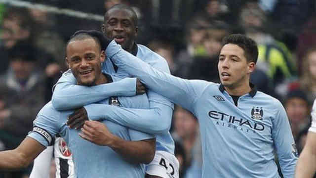 Kompany celebrates his goal with his team