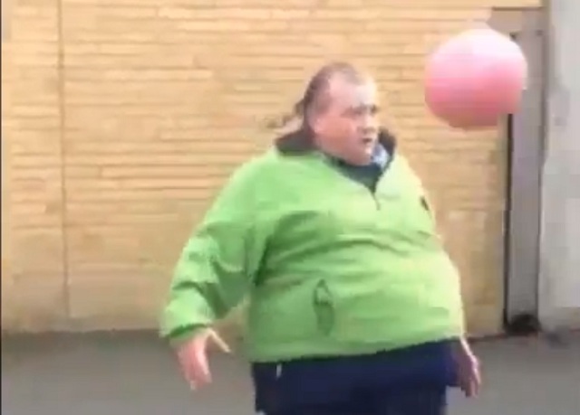 Meet "Welsh Maradona" Andrew Cassidy : Fat, 50, And An Amazing Football Freestyler.