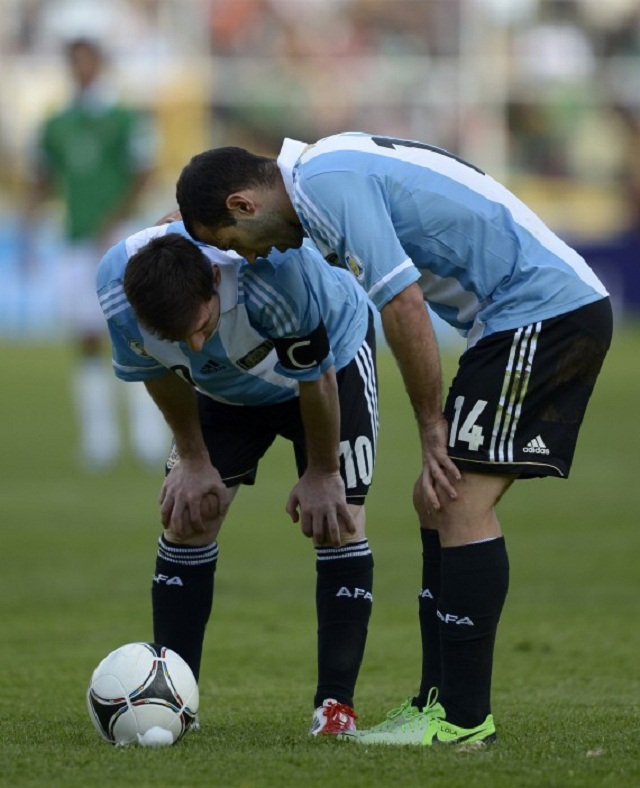 Messi-and-Mascherano-pause-for-a-breather-against-Bolivia-as-the-altitude-of-3600m-is-too-much-for-them-to-handle