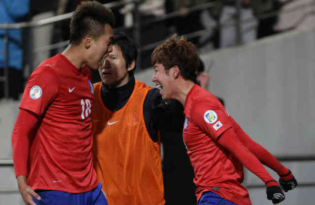 South Korea with joy with their win