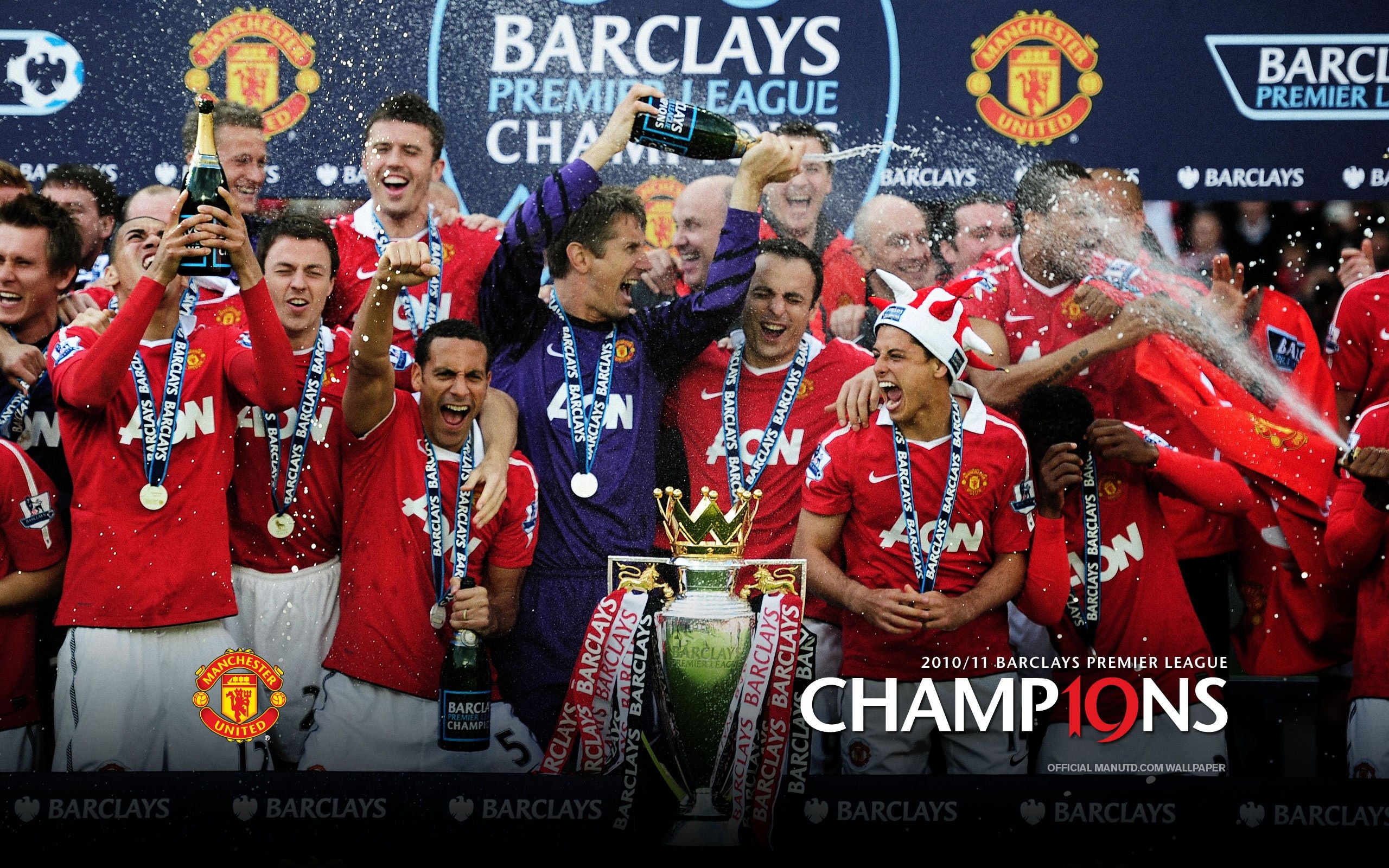 Manchester United celebrate a Premiership title