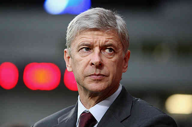 Arsene Wenger encourages Alex Song to spend another two years in FC Barcelona to see how things go