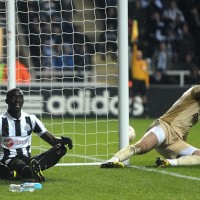 Eduardo Salvio's late goal for Benfica cancelled out Papiss Cissé's header for Newcastle as the Portuguese side earned a Europa League qualification for the semi finals.