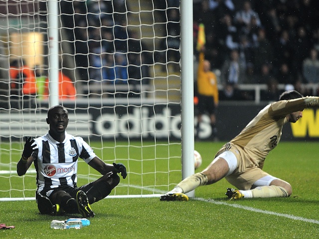 Eduardo Salvio's late goal for Benfica cancelled out Papiss Cissé's header for Newcastle as the Portuguese side earned a Europa League qualification for the semi finals.