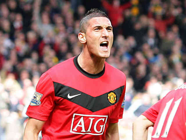 Federico Macheda who is good friends with Wayne Rooney believes that Rooney is the very icon of Manchester United