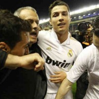 Jose Mourinho celebrates with his men for the victory