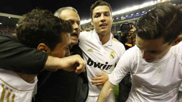 Jose Mourinho celebrates with his men for the victory