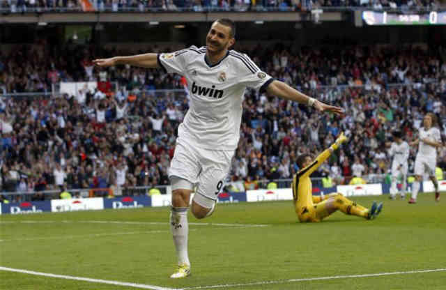 Karim Benzema celebrates the second goal he made for Real Madrid