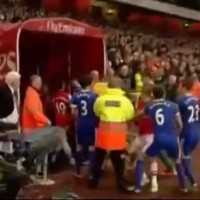 Kevin Mirallas sprays Wilshere with water Video Squirt Arsenal vs Everton