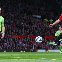 Robin Van Persie scored a first-half hat-trick as Manchester United won their 20th top-flight title with a 3-0 defeat of Aston Villa