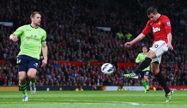 Robin Van Persie scored a first-half hat-trick as Manchester United won their 20th top-flight title with a 3-0 defeat of Aston Villa