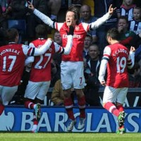 Rosicky scores two goals for Arsenal and celebrates