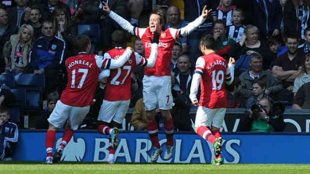 Rosicky scores two goals for Arsenal and celebrates